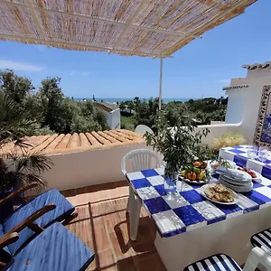 Shades Of Blue With Ocean View - Fast Wifi Apartment